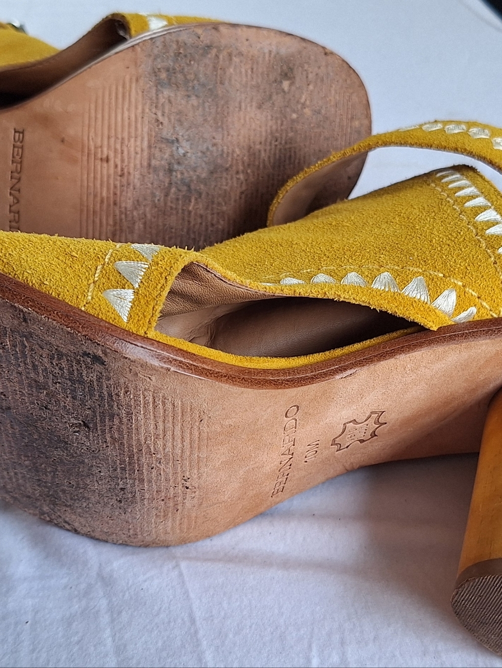 Bernardo Yellow Suede Heeled Sandals Size 10 Ankle Strap Boho Block Heel - Picture 5 of 5